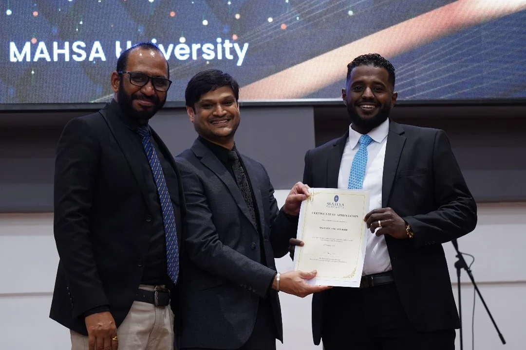 تكريم ماجستي خلال فعالية جامعية للشركاء